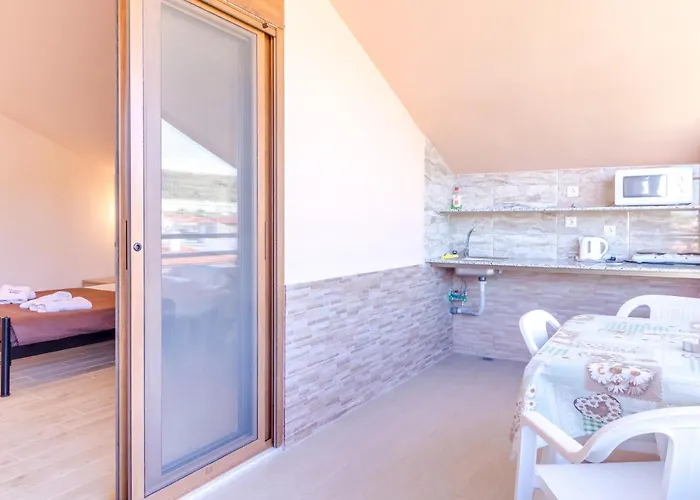 Pensión Verginarooms Nea Poteidaia