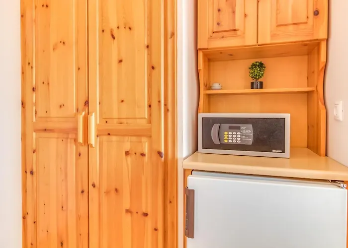 Verginarooms Pensión 2*