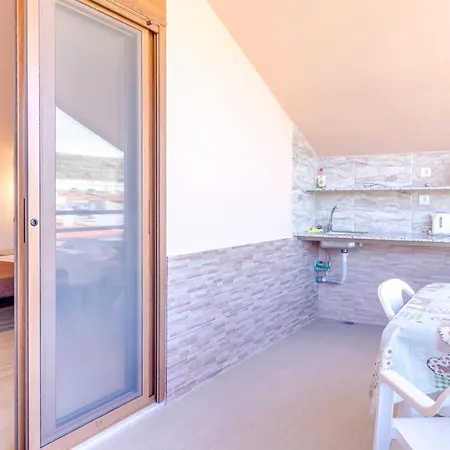 Pensjonat Verginarooms Nea Poteidaia